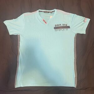 Men’s project raw V- neck button T-shirt.